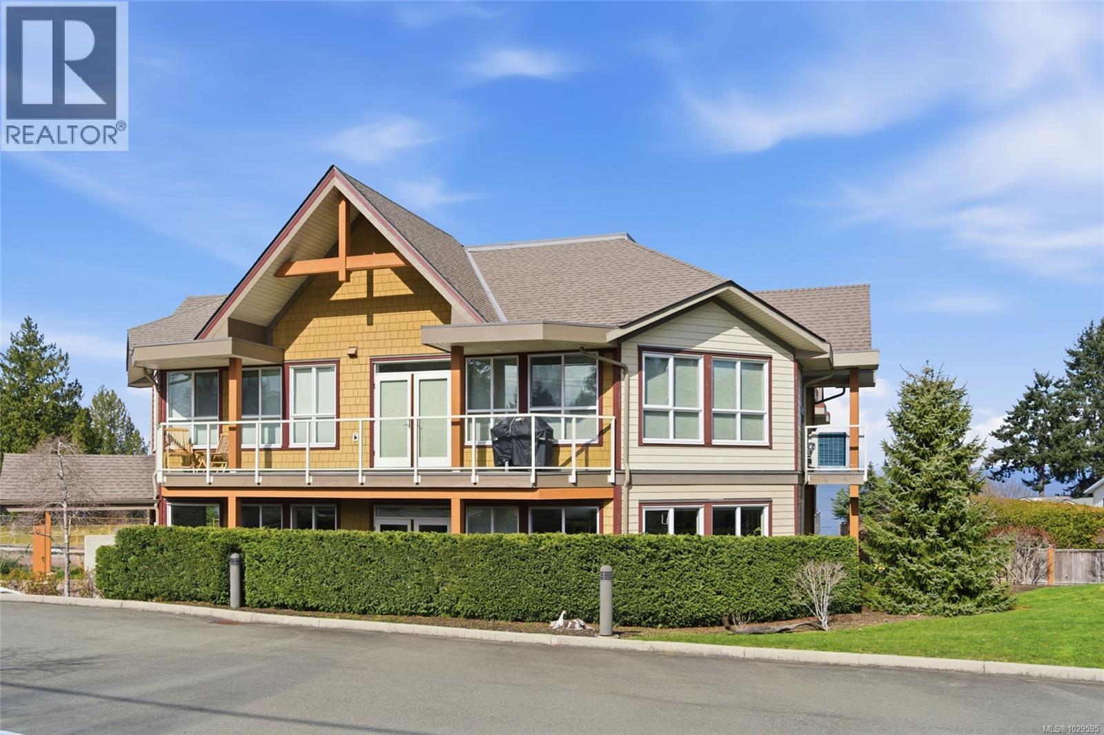 #204 439 COLLEGE RD - 11