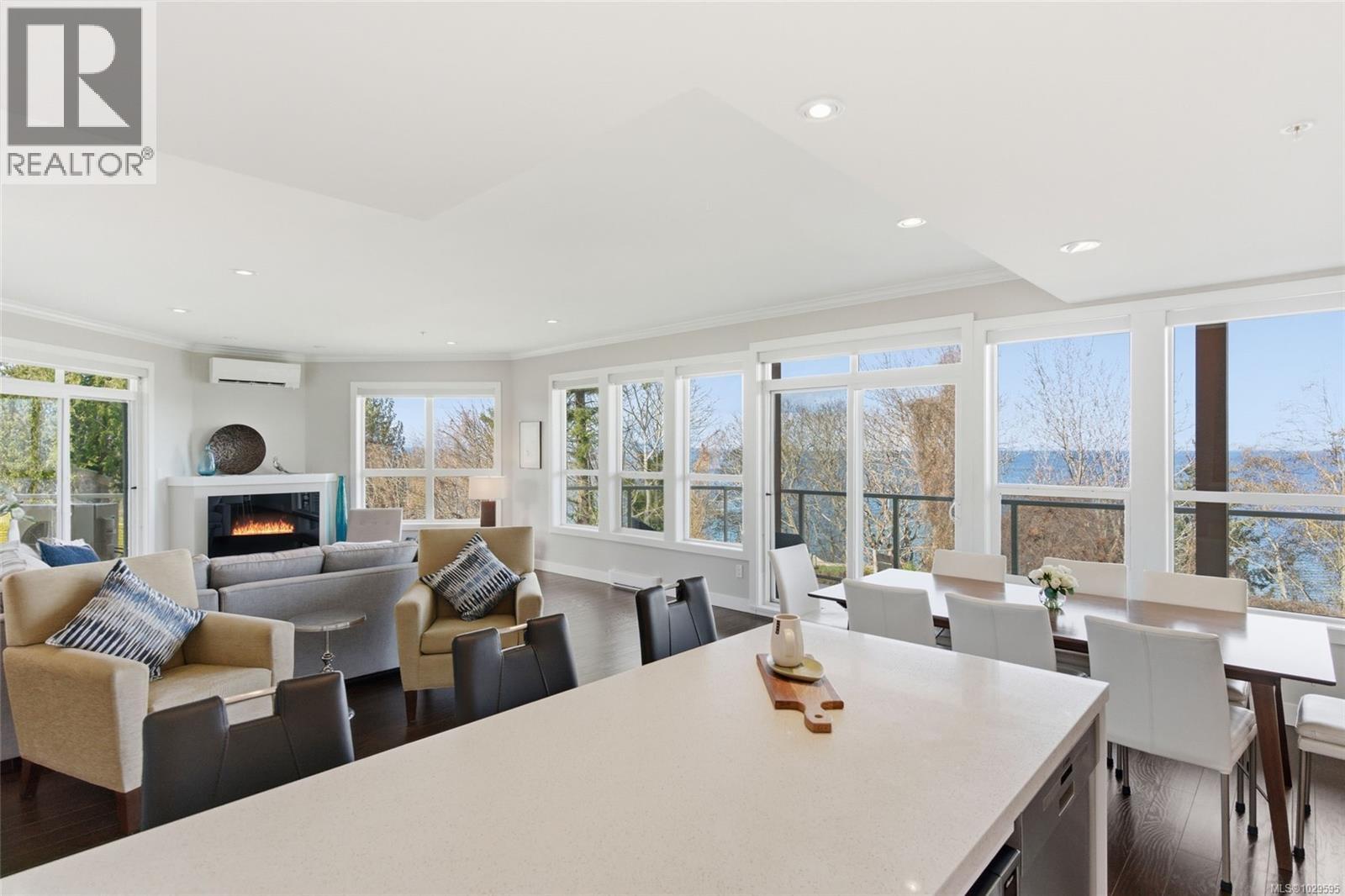 #204 439 COLLEGE RD - 13