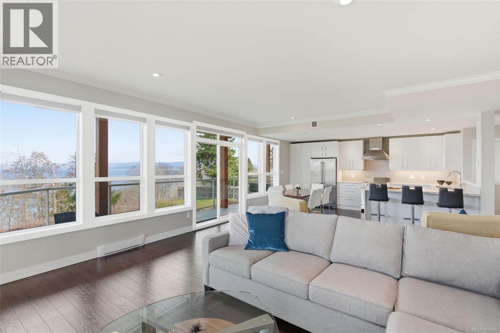 #204 439 COLLEGE RD - 14