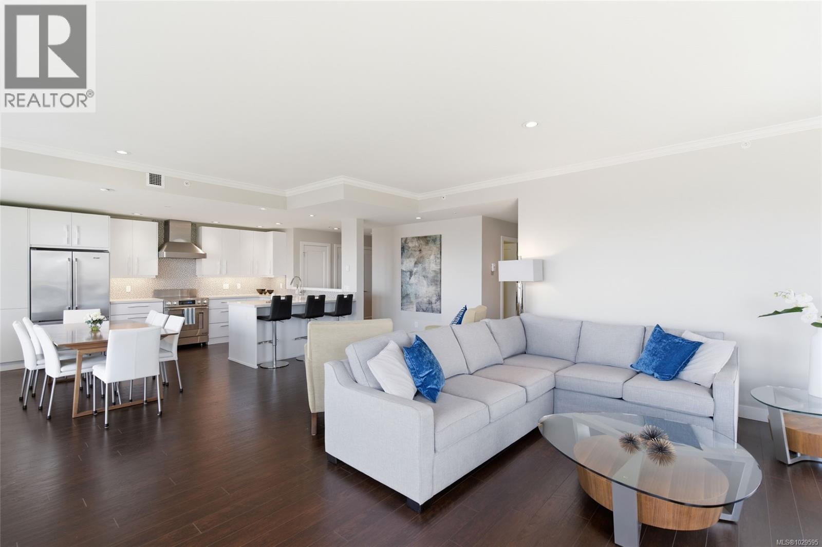 #204 439 COLLEGE RD - 16