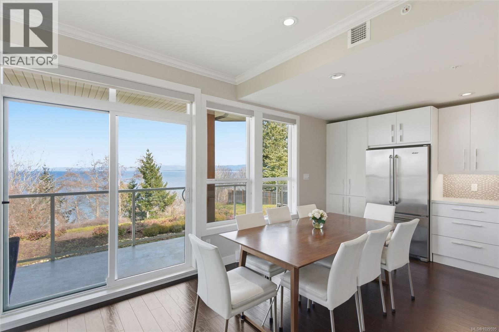 #204 439 COLLEGE RD - 20