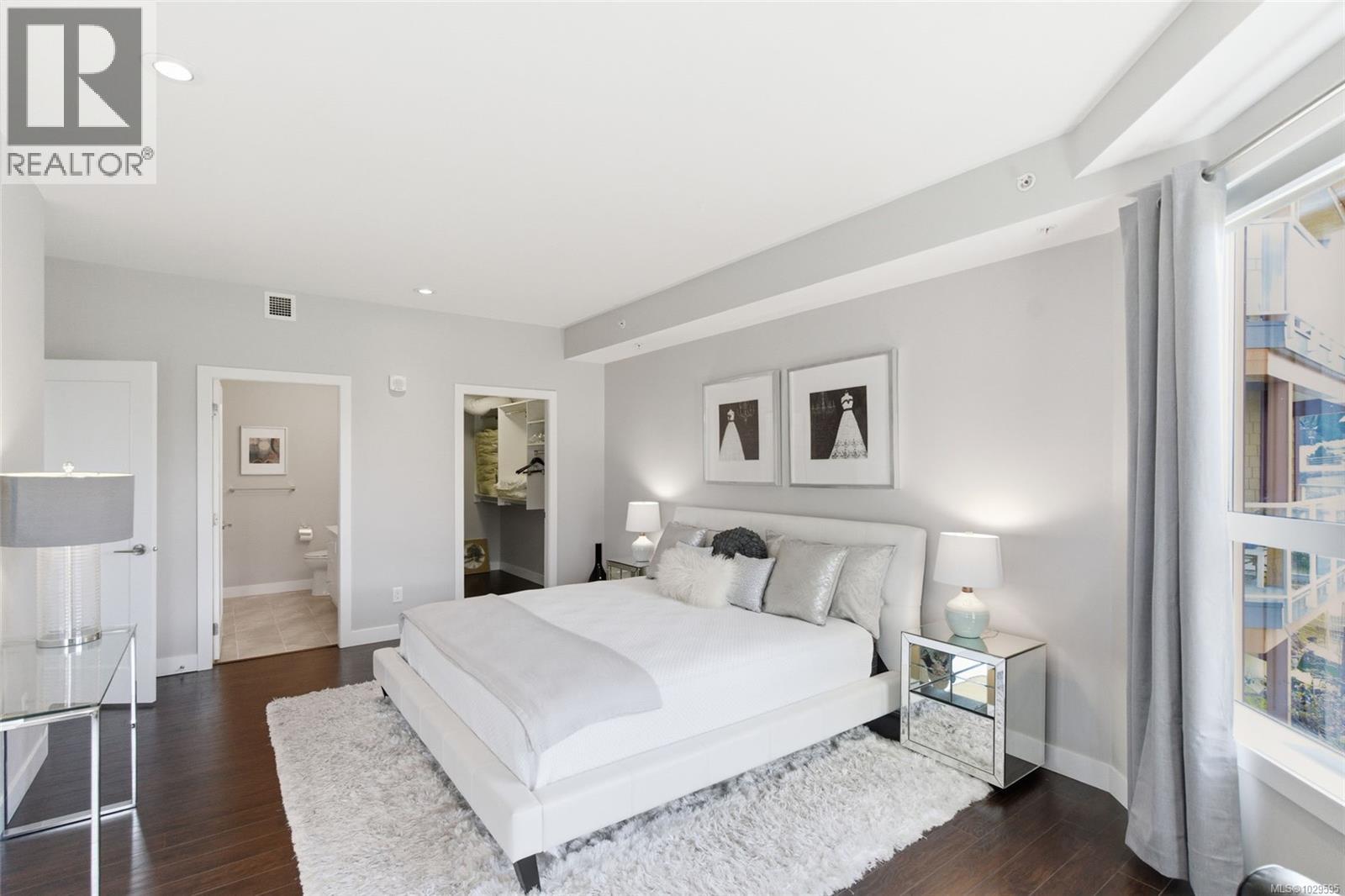 #204 439 COLLEGE RD - 23