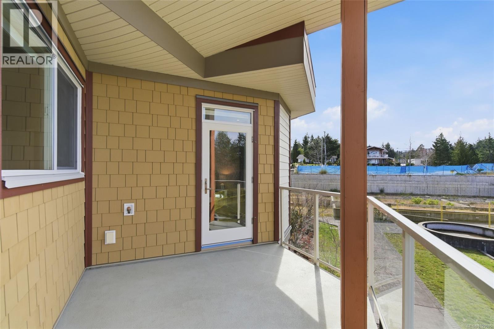 #204 439 COLLEGE RD - 24