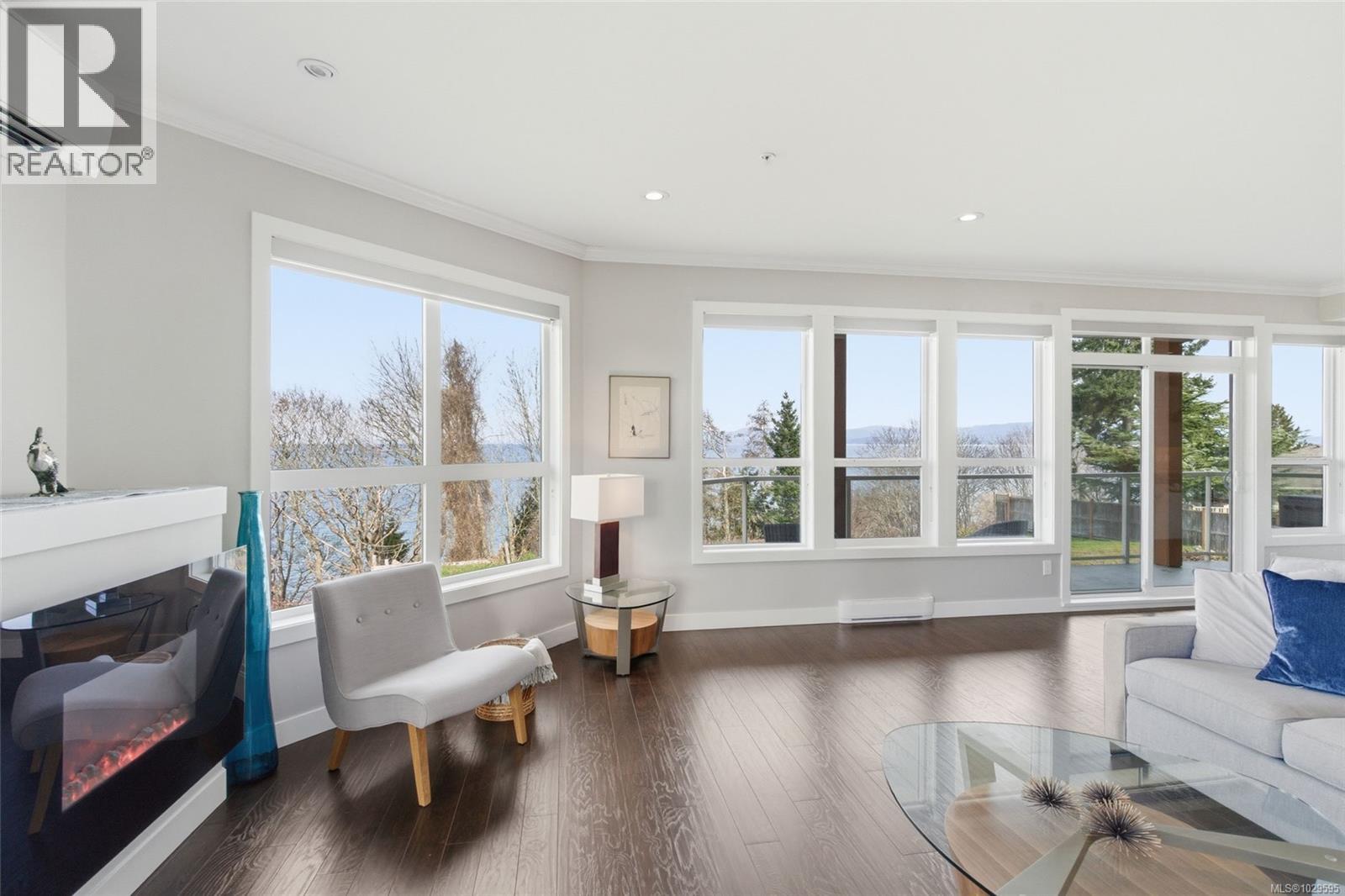 #204 439 COLLEGE RD - 3