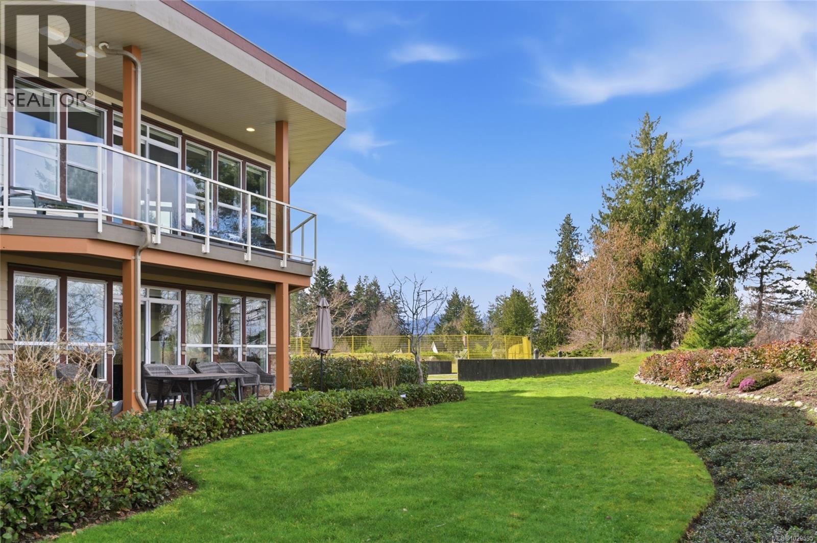 #204 439 COLLEGE RD - 31