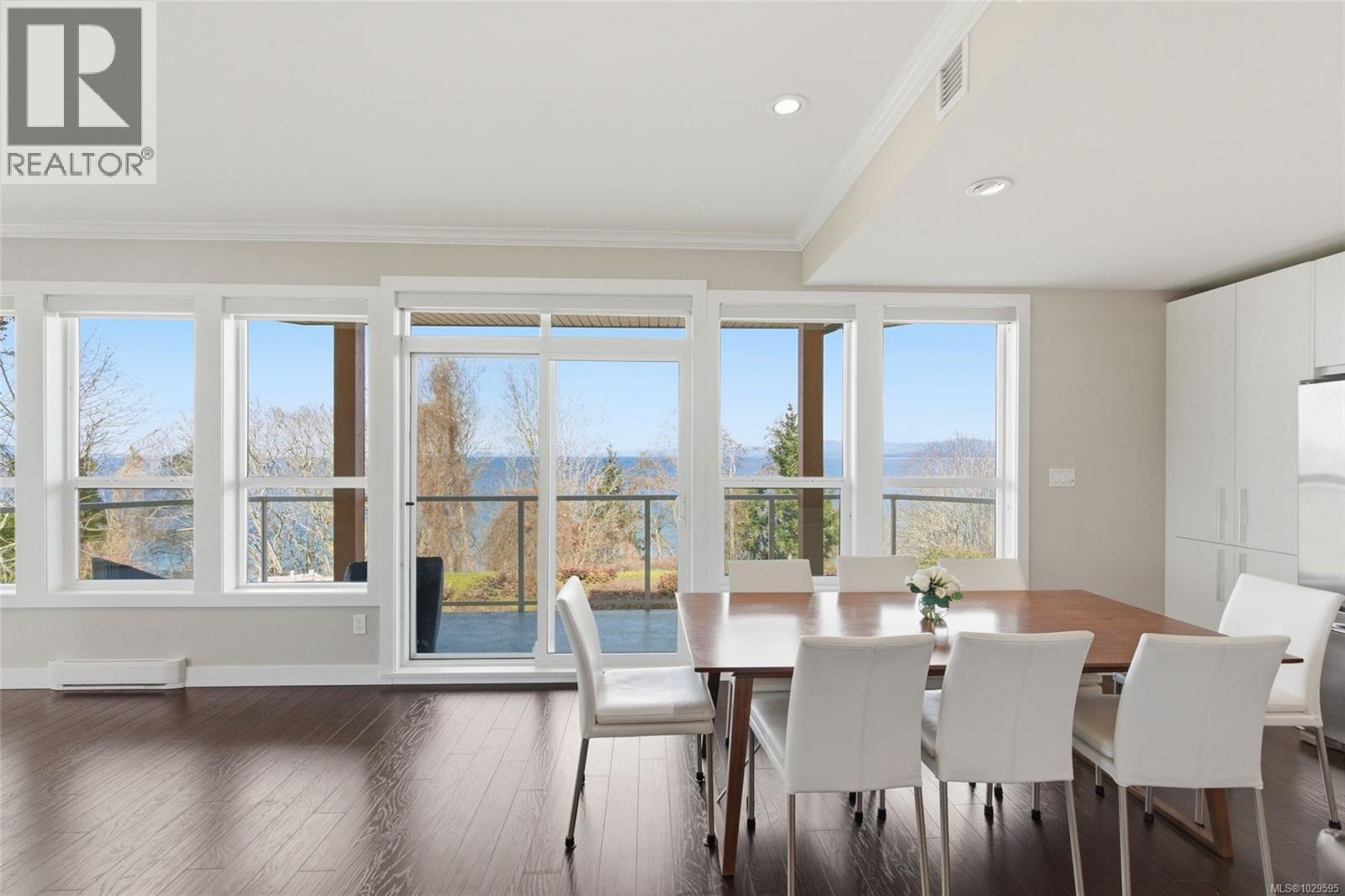 #204 439 COLLEGE RD - 4