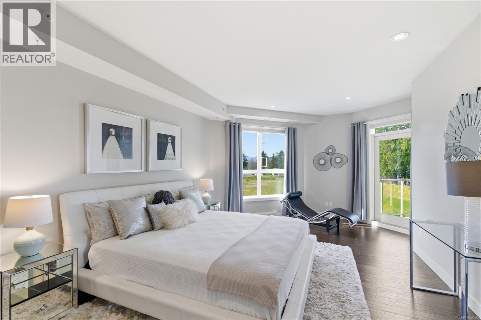 #204 439 COLLEGE RD - 7