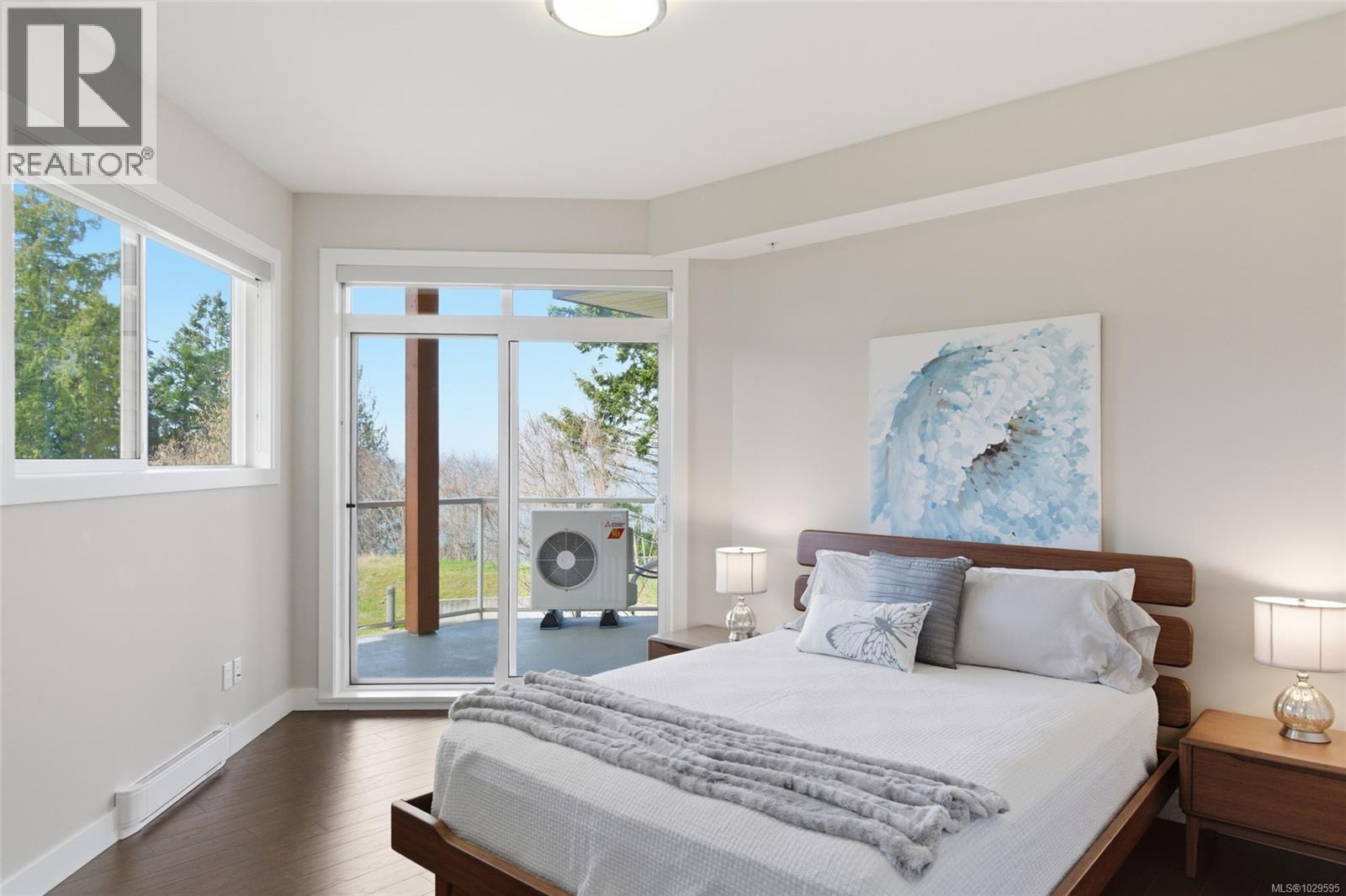 #204 439 COLLEGE RD - 8