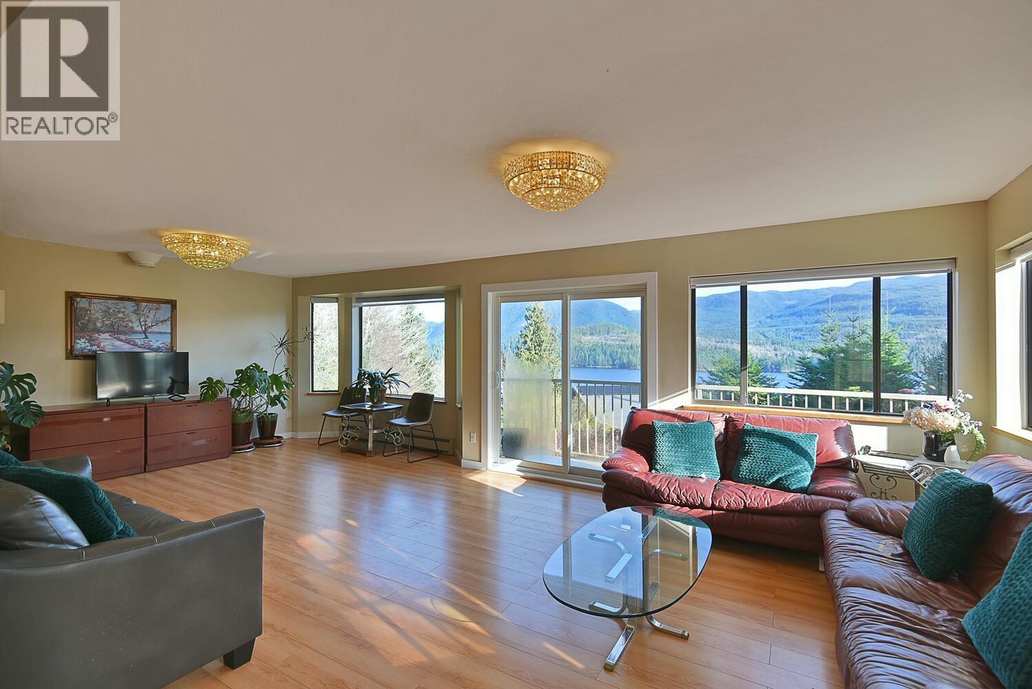 6377 N GALE AVENUE, Sechelt