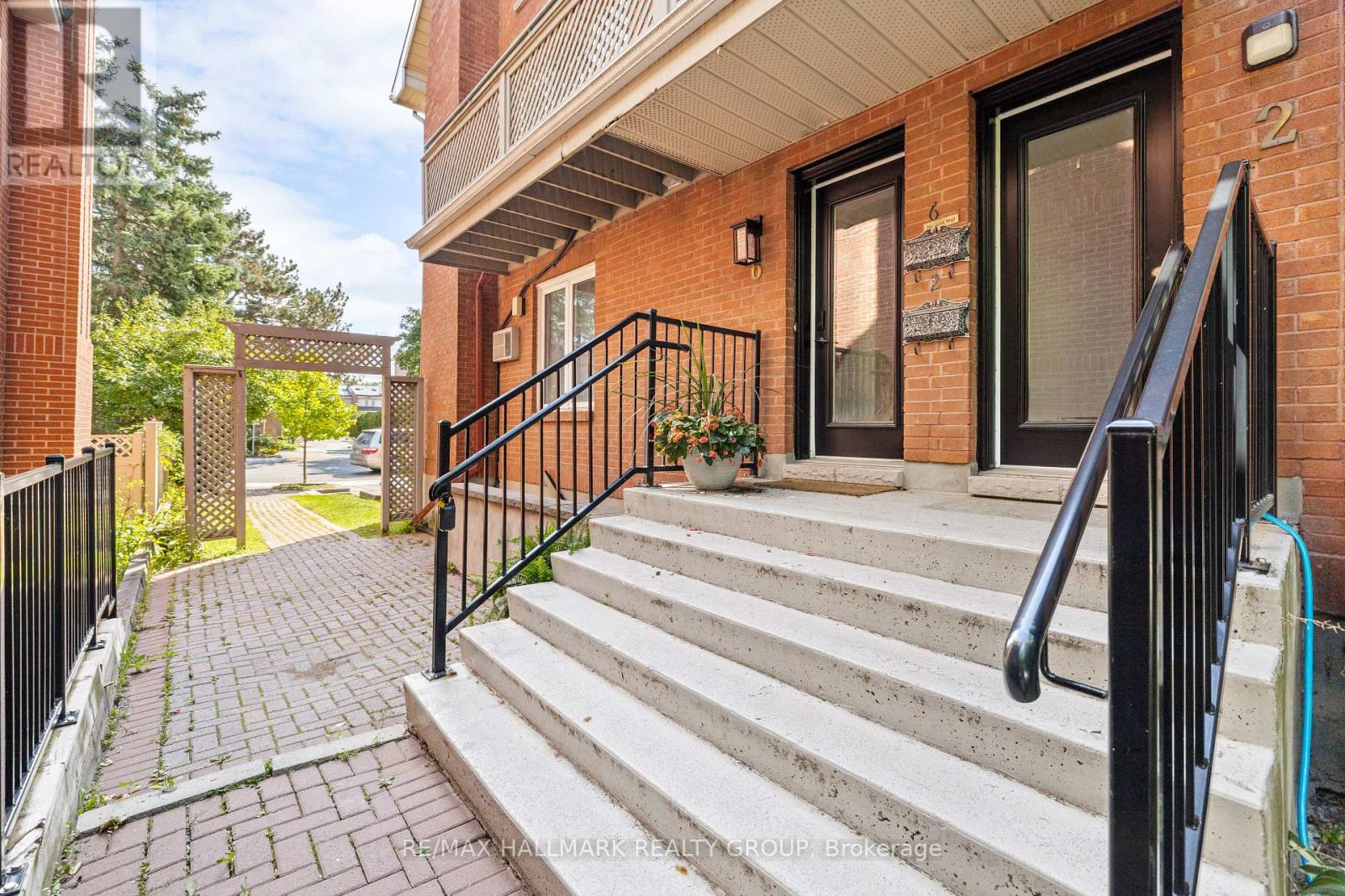 #2 19 MONTCALM STREET - 2