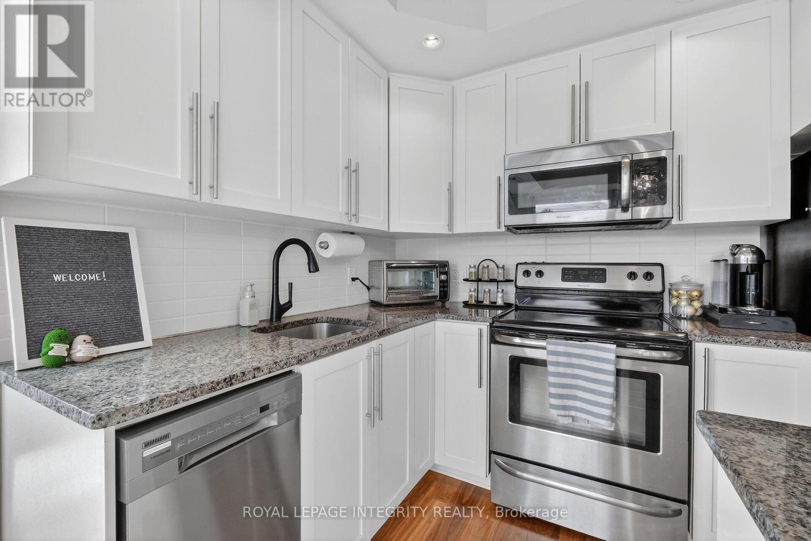 #416 238 BESSERER STREET - 16
