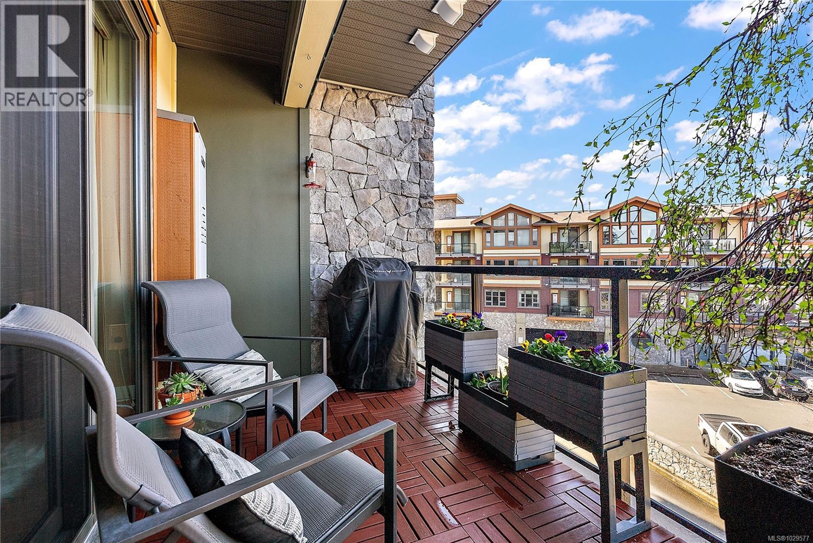 #207 3210 JACKLIN RD - 22