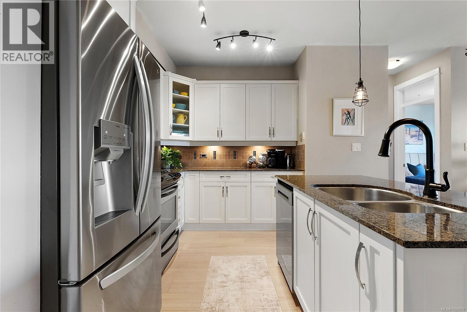 #207 3210 JACKLIN RD - 8