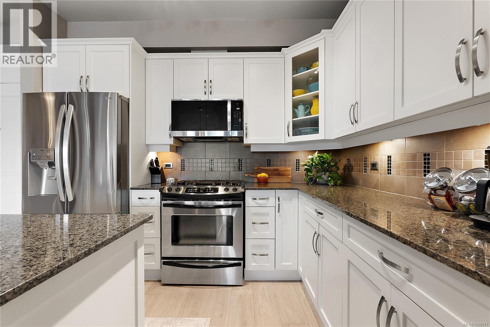 #207 3210 JACKLIN RD - 9