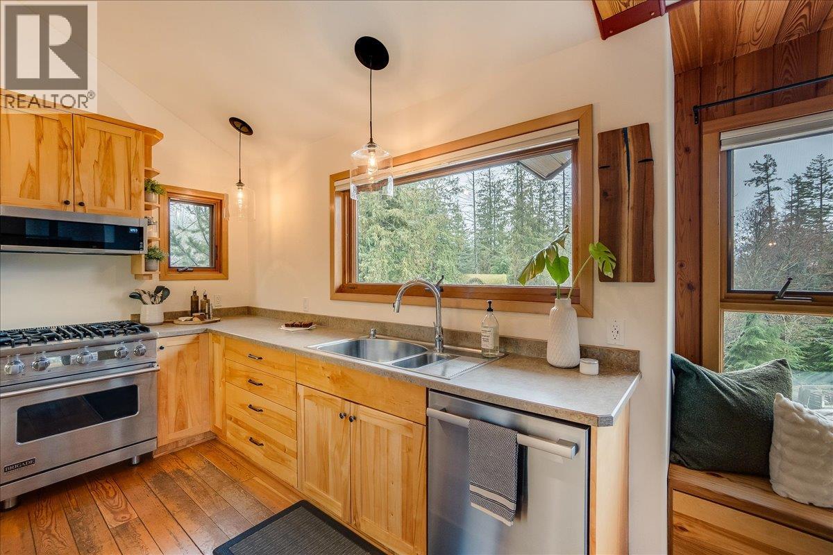  6575 6 Highway, New Denver