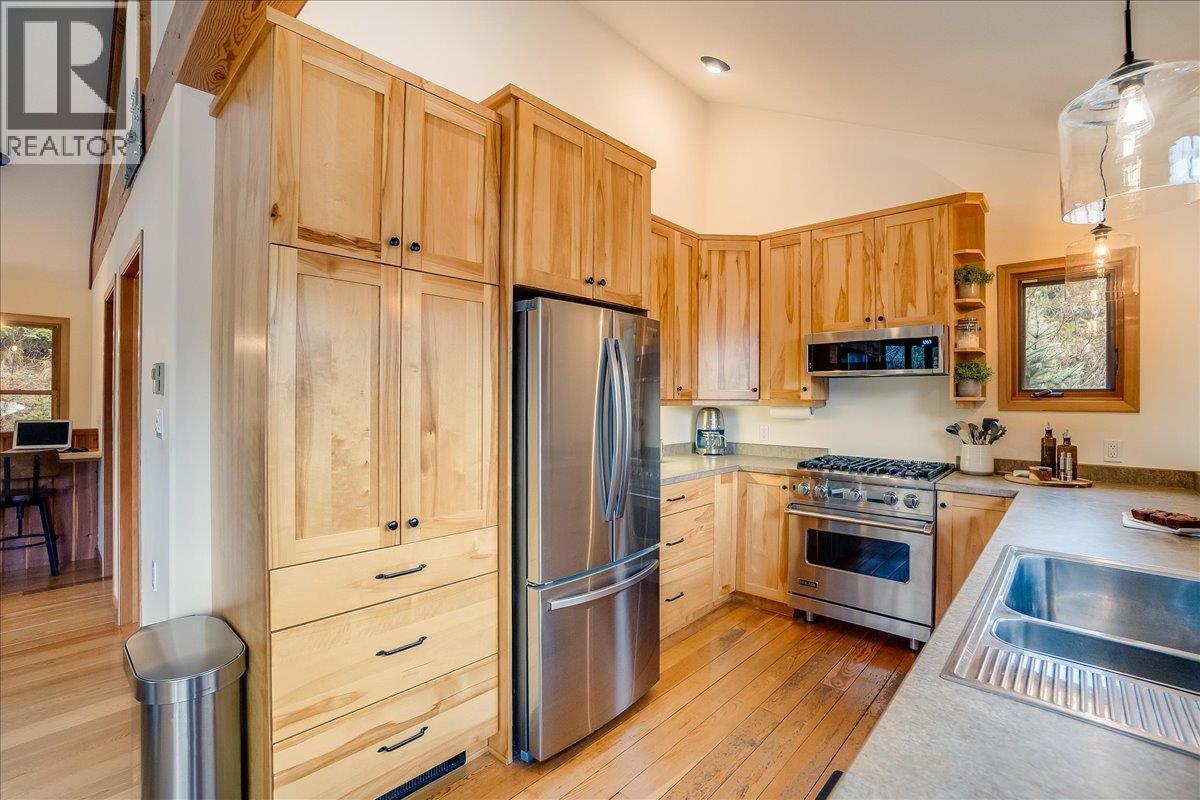  6575 6 Highway, New Denver