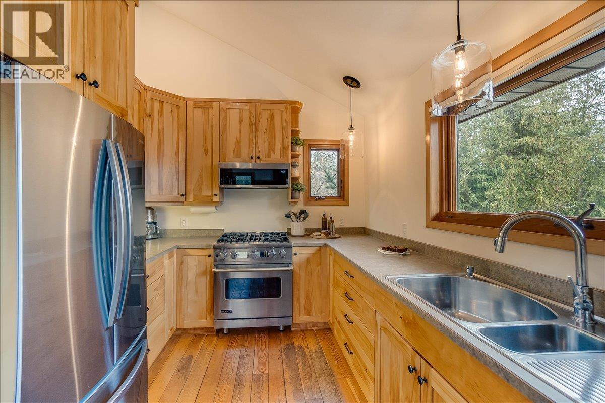  6575 6 Highway, New Denver