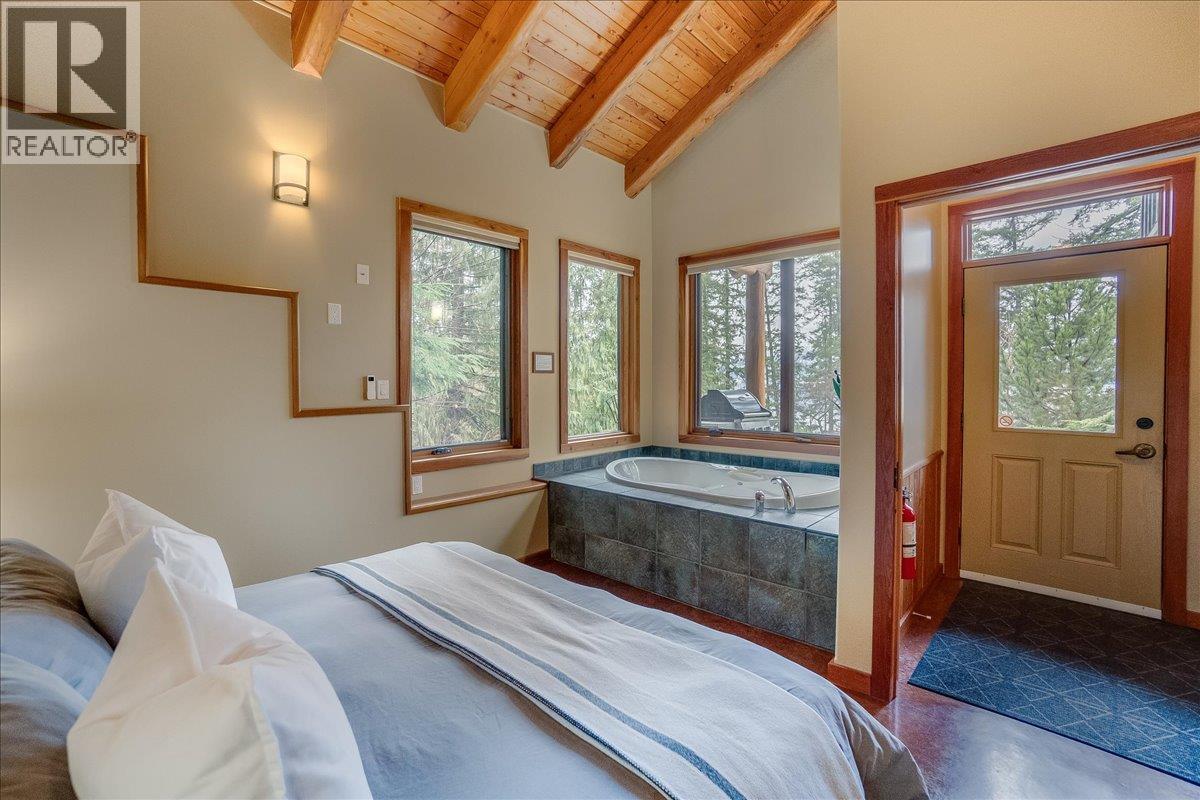  6575 6 Highway, New Denver