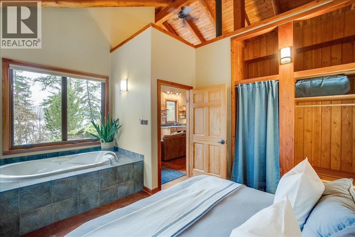  6575 6 Highway, New Denver