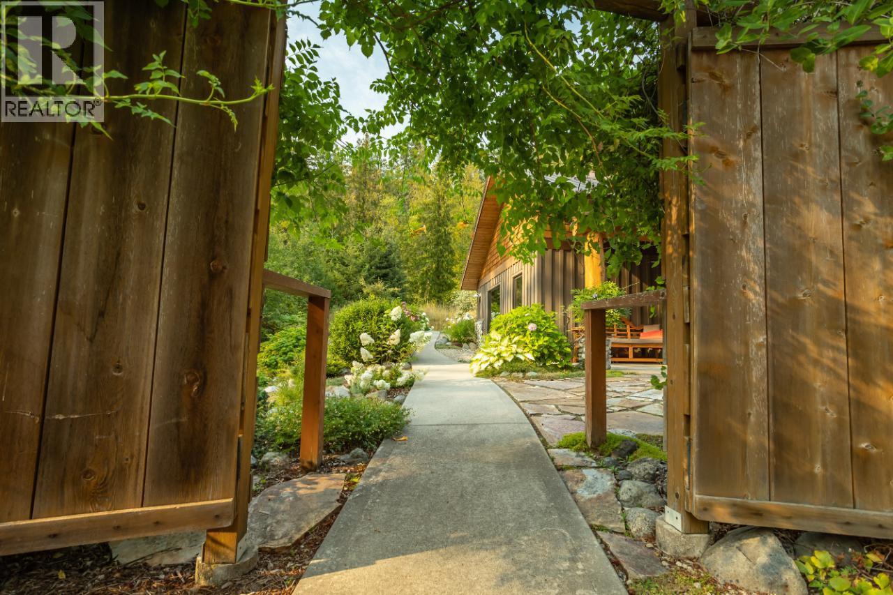  6575 6 Highway, New Denver