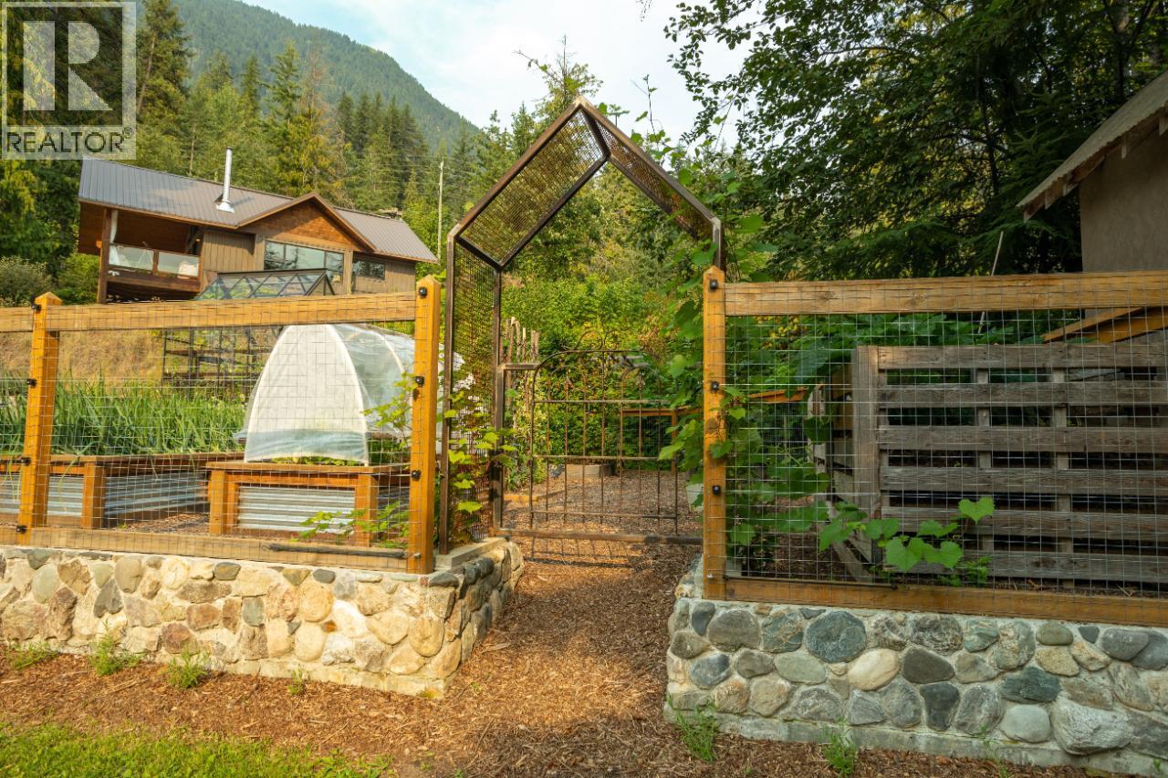  6575 6 Highway, New Denver