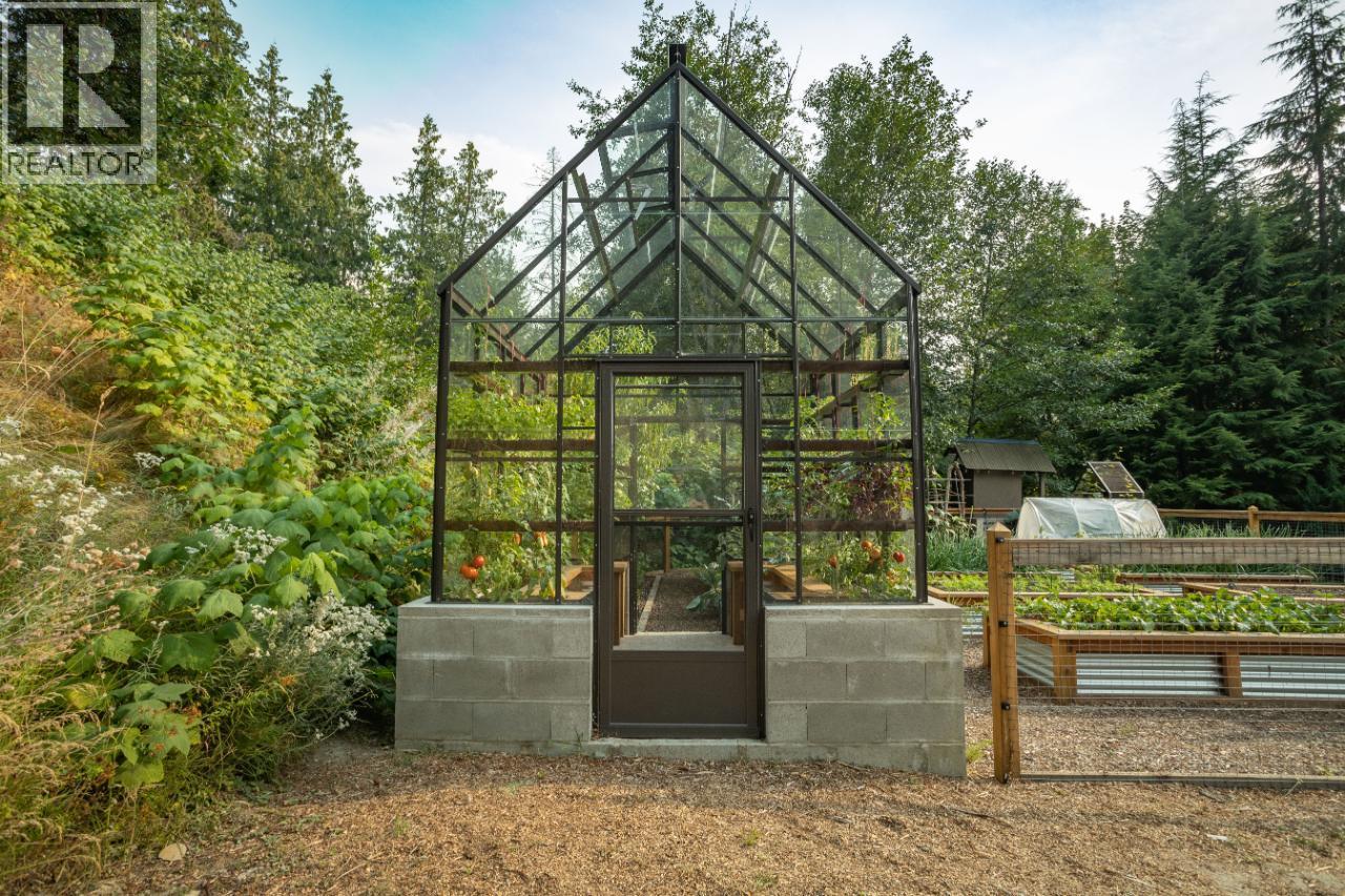  6575 6 Highway, New Denver