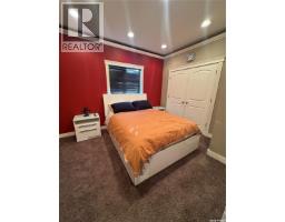 3pc Bathroom - 916 3rd Street Se, Weyburn, SK S4H3J8 Photo 11