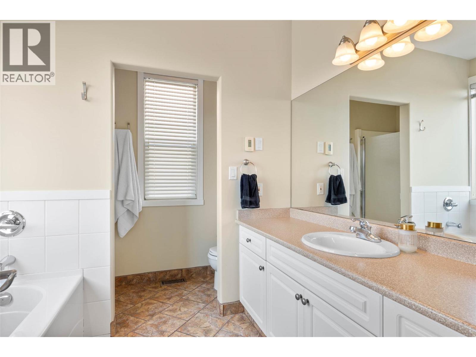 #10 445 DALGLEISH DRIVE - 29