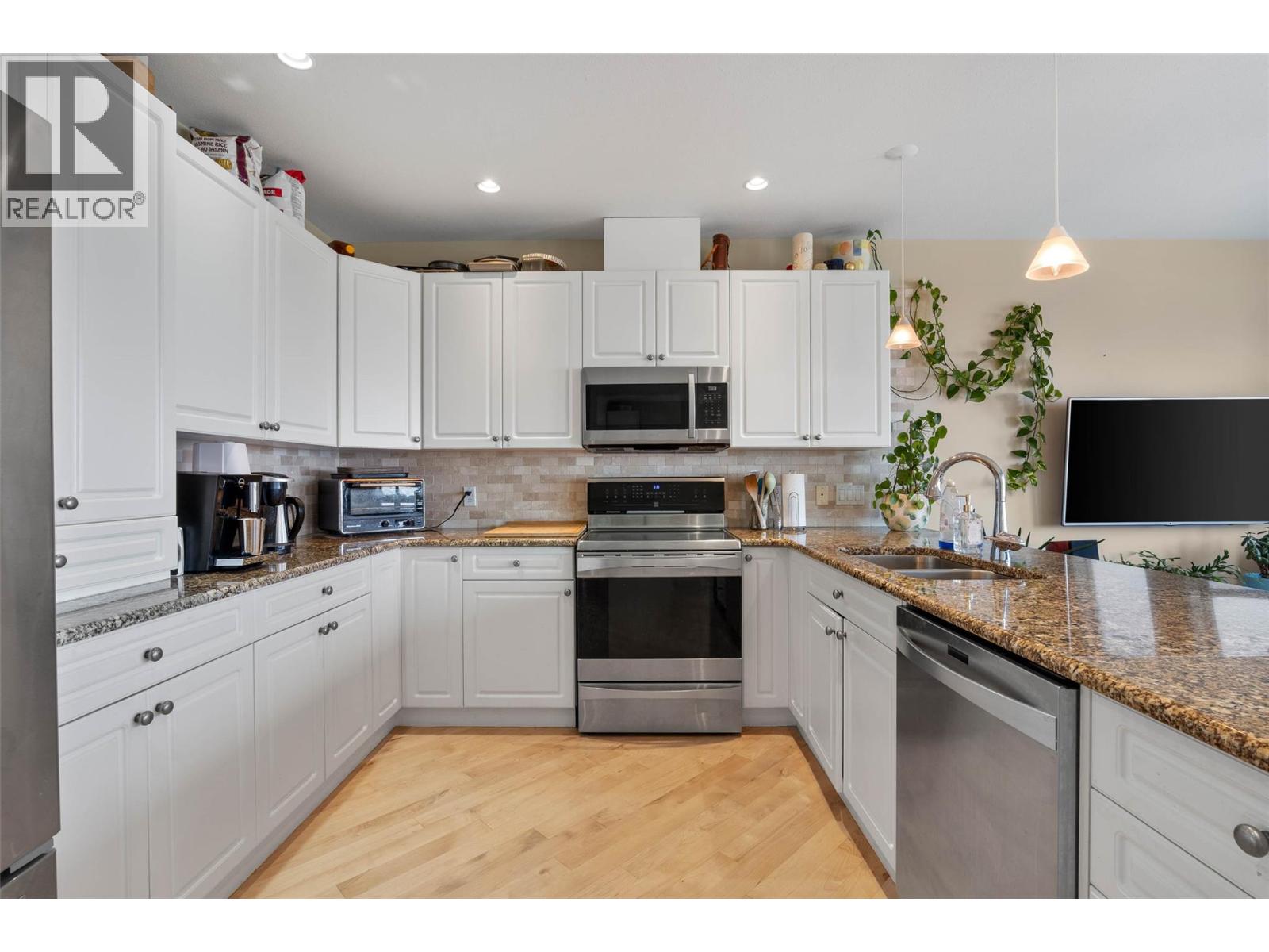 #10 445 DALGLEISH DRIVE - 10