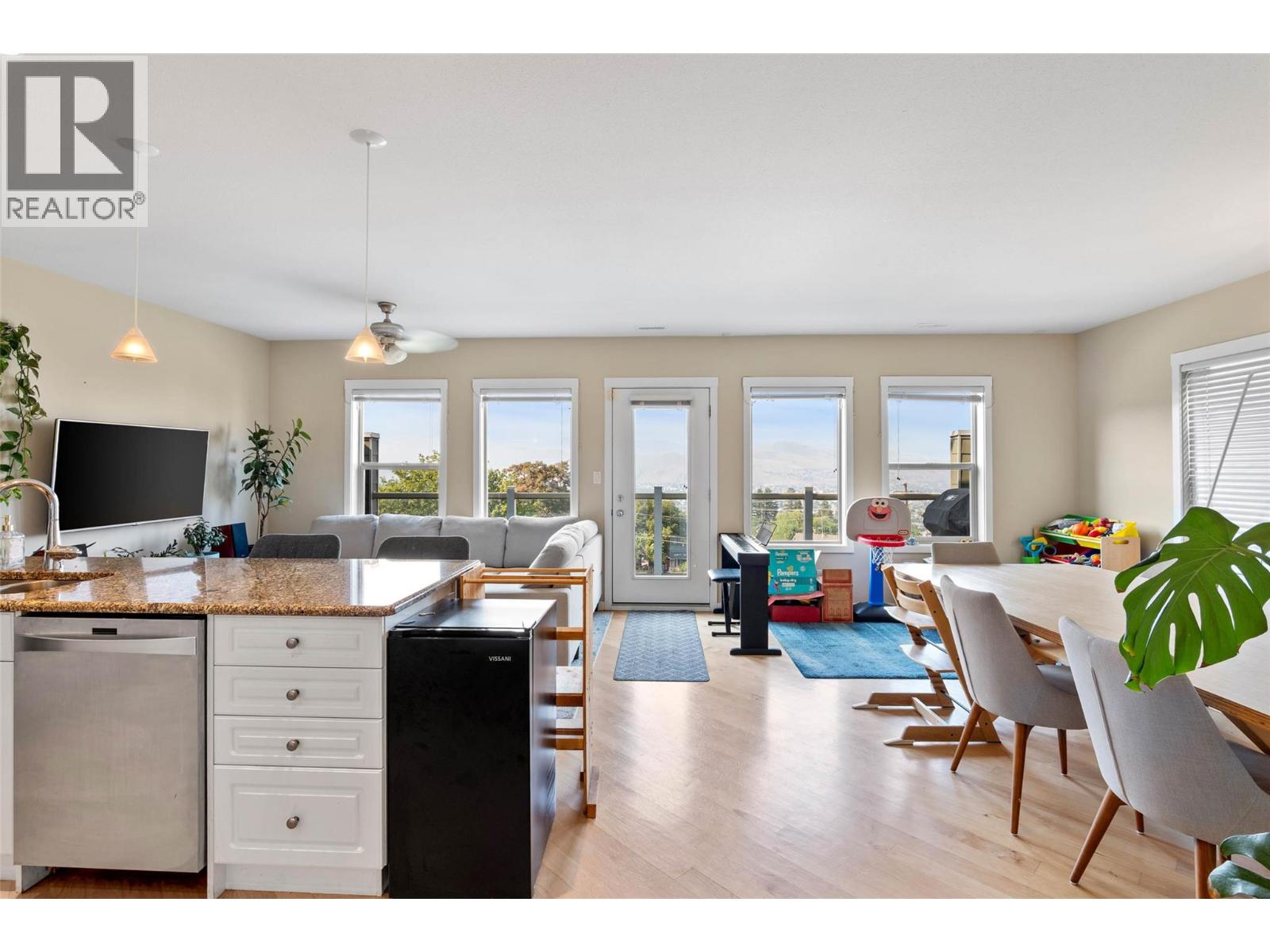 #10 445 DALGLEISH DRIVE - 8