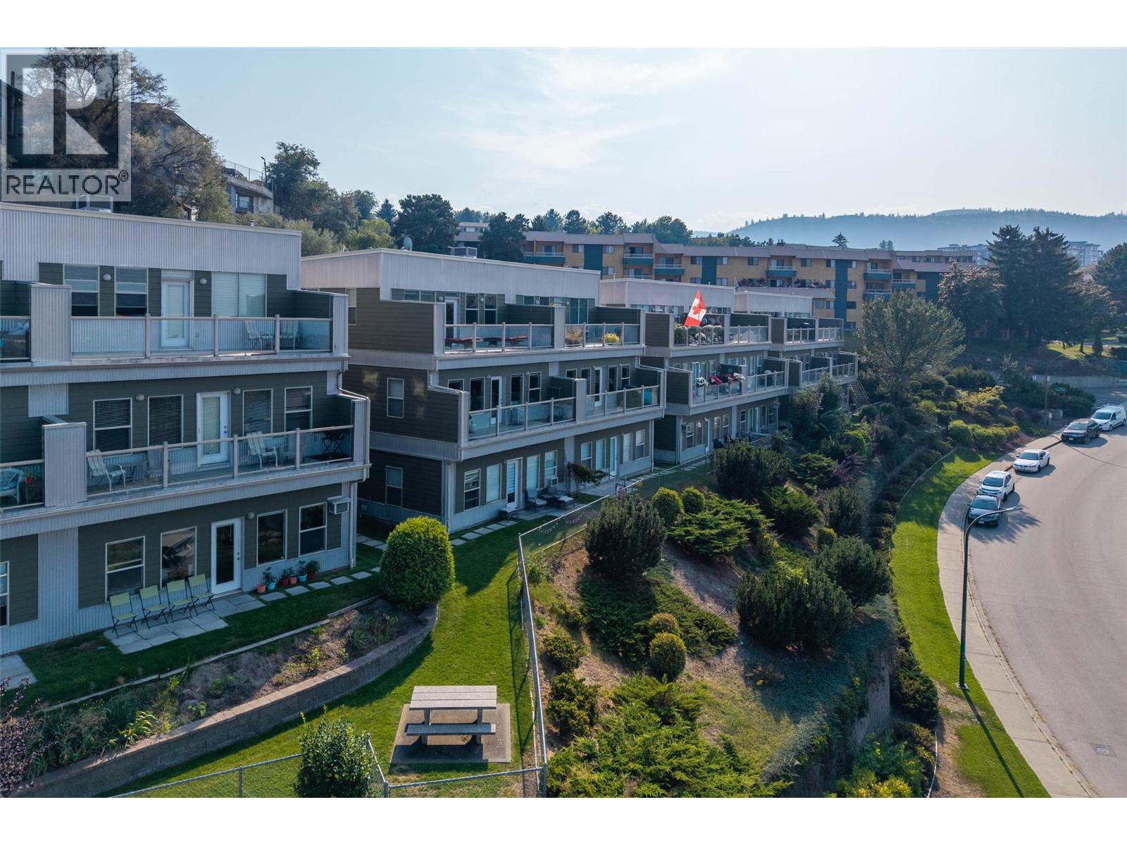 #10 445 DALGLEISH DRIVE - 44