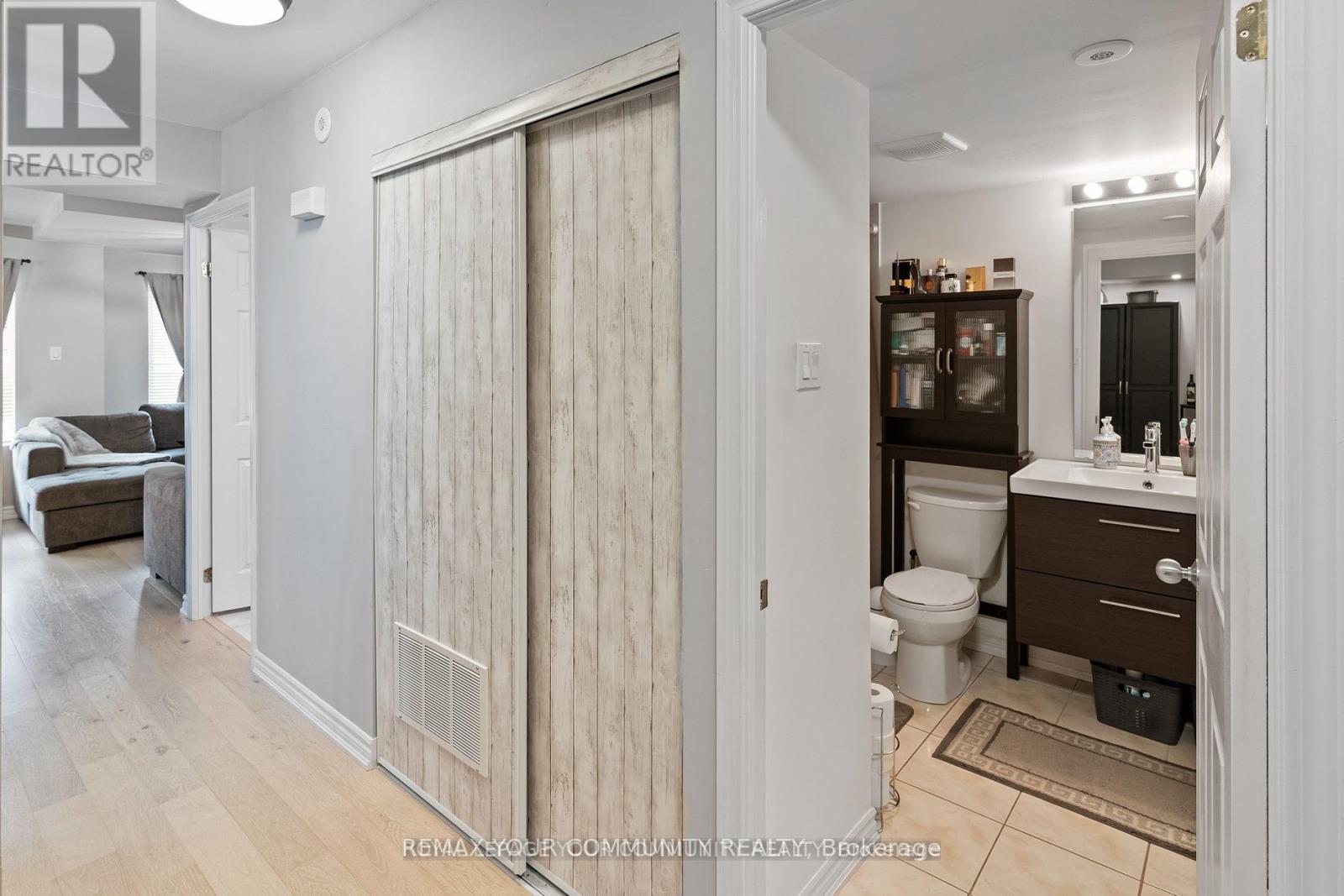 #1035 55 GEORGE APPLETON WAY - 22