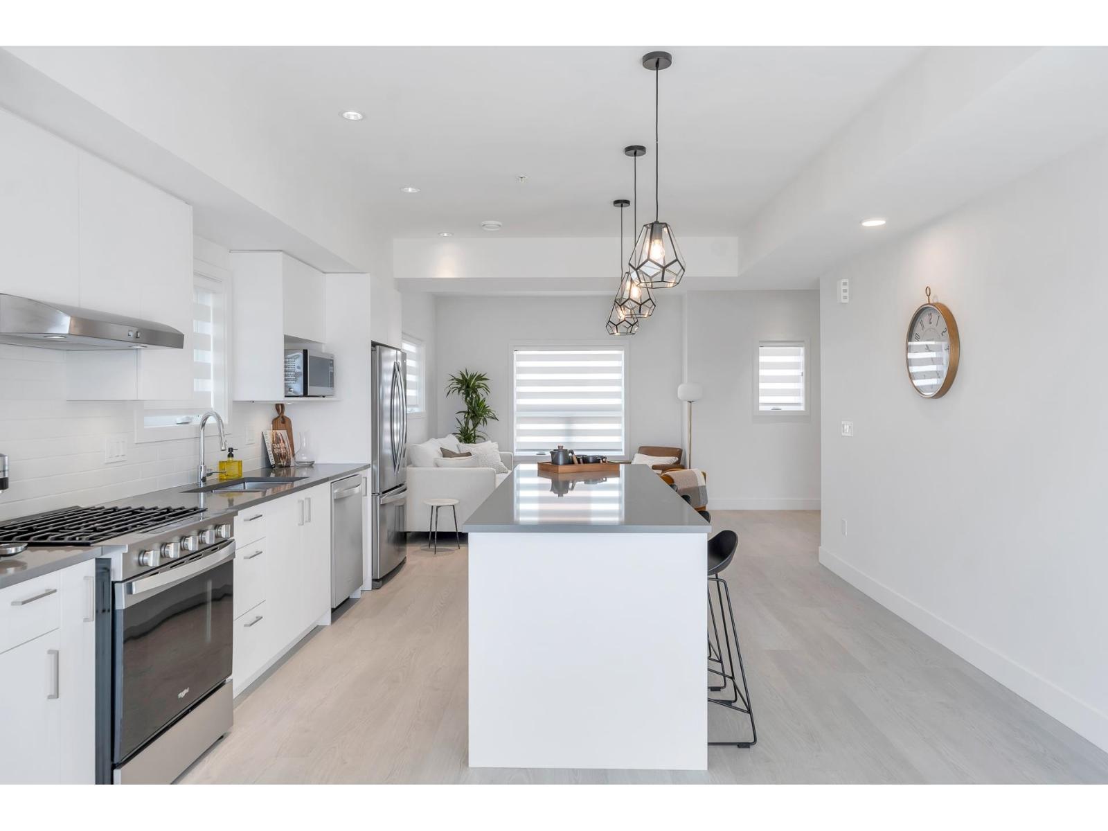 81 7381 PRESTON BOULEVARD, Mission