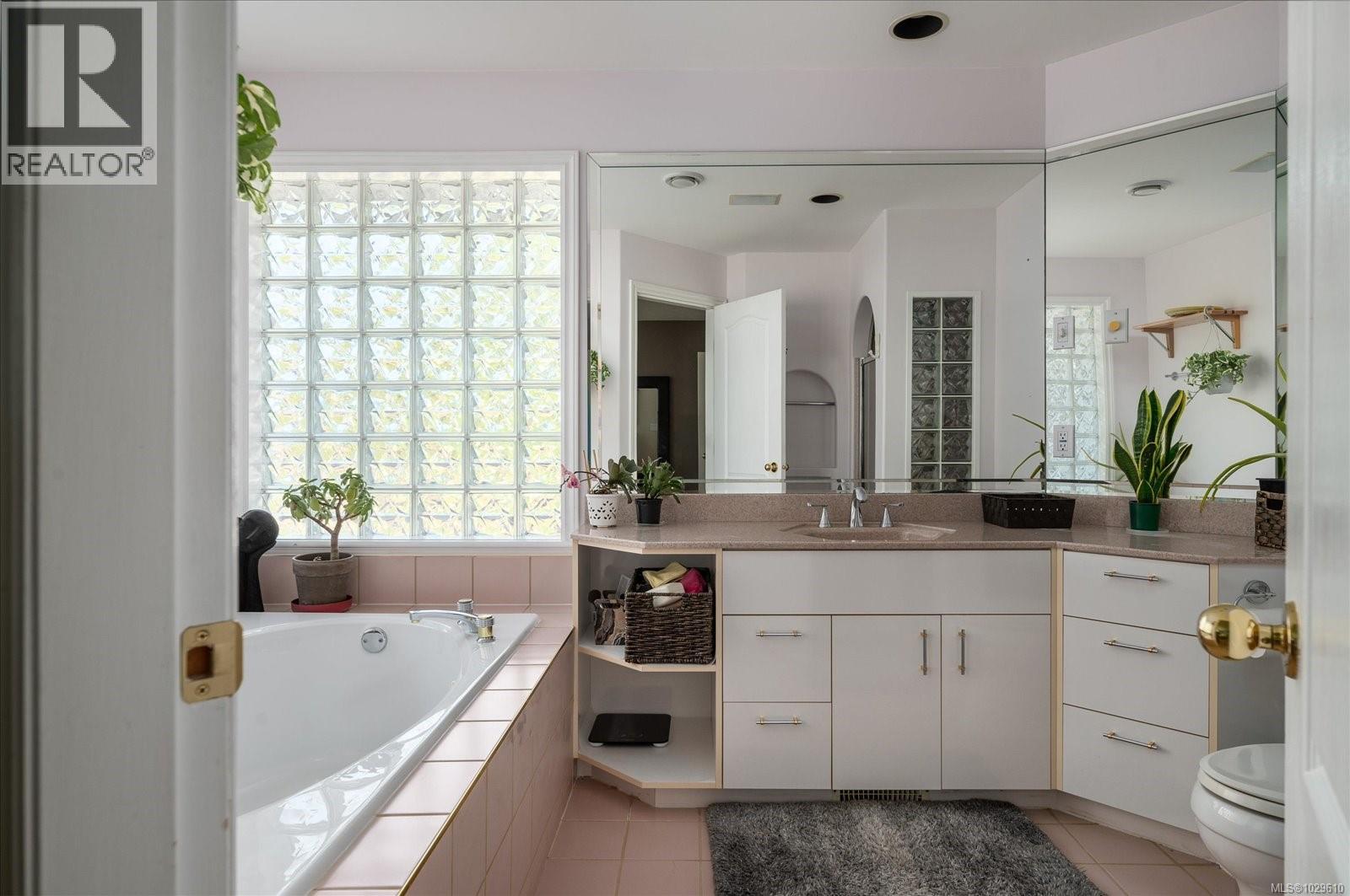 4040 GULFVIEW DR - 28