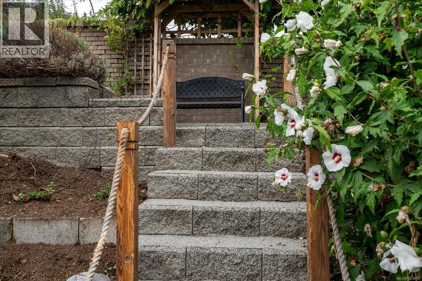 4040 GULFVIEW DR - 81