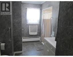 160 Goodyear Avenue thumbnail 18