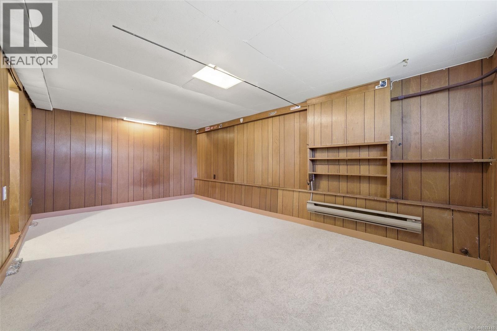  1043 Roslyn Road, Oak Bay