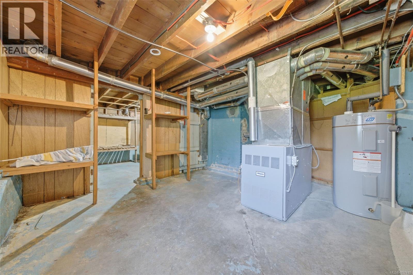  1043 Roslyn Road, Oak Bay