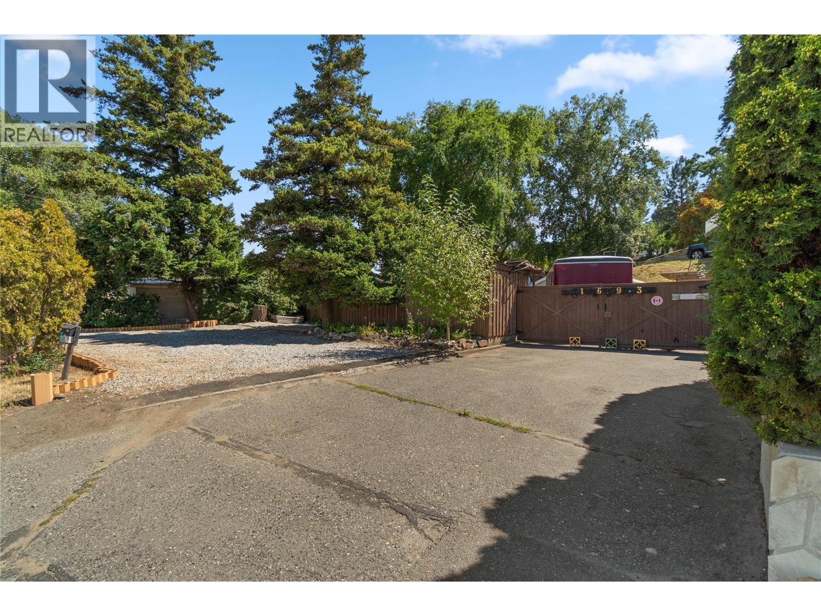 1693 Valleyview Drive, Kamloops