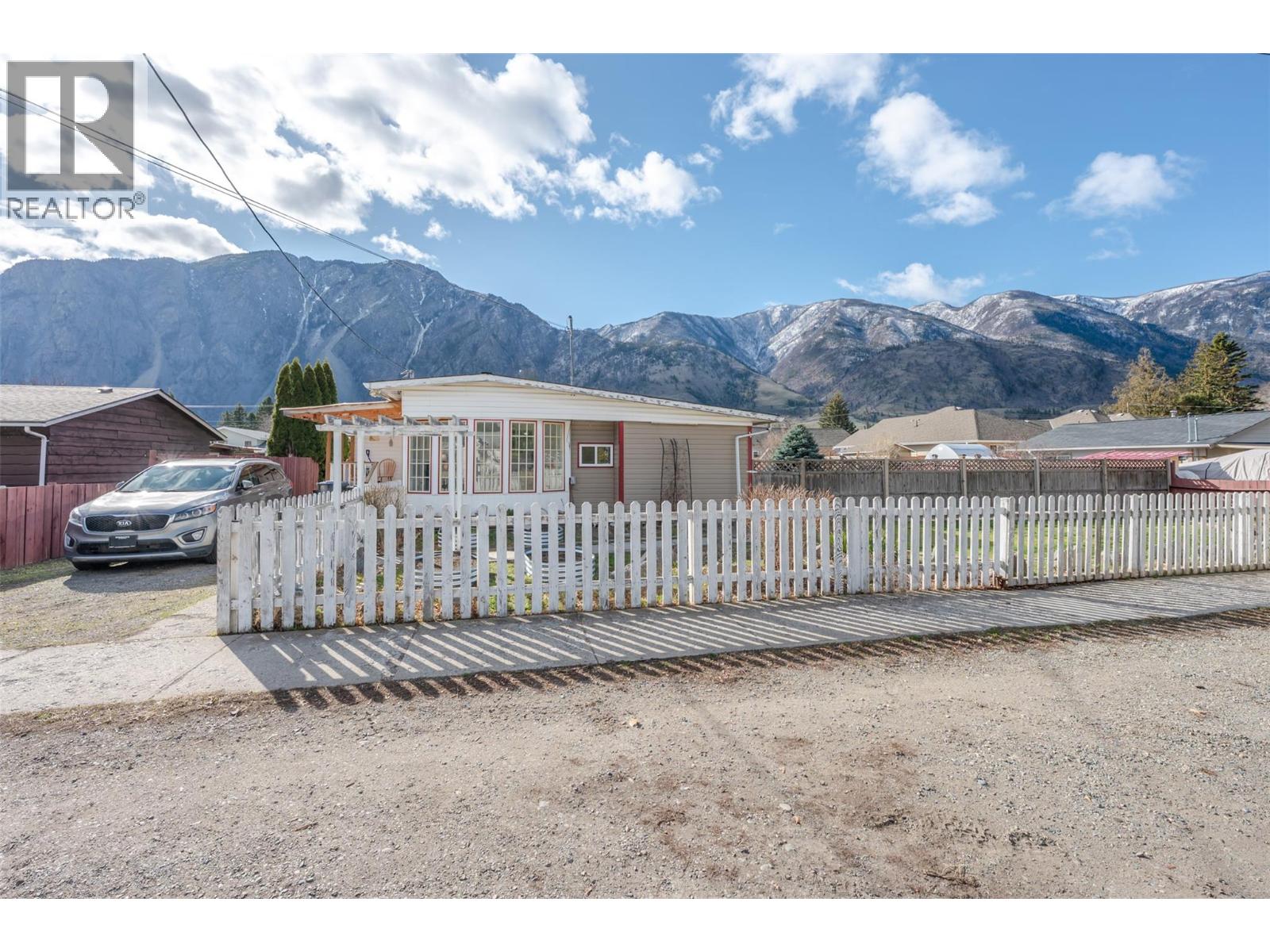  411 6th Avenue, Keremeos