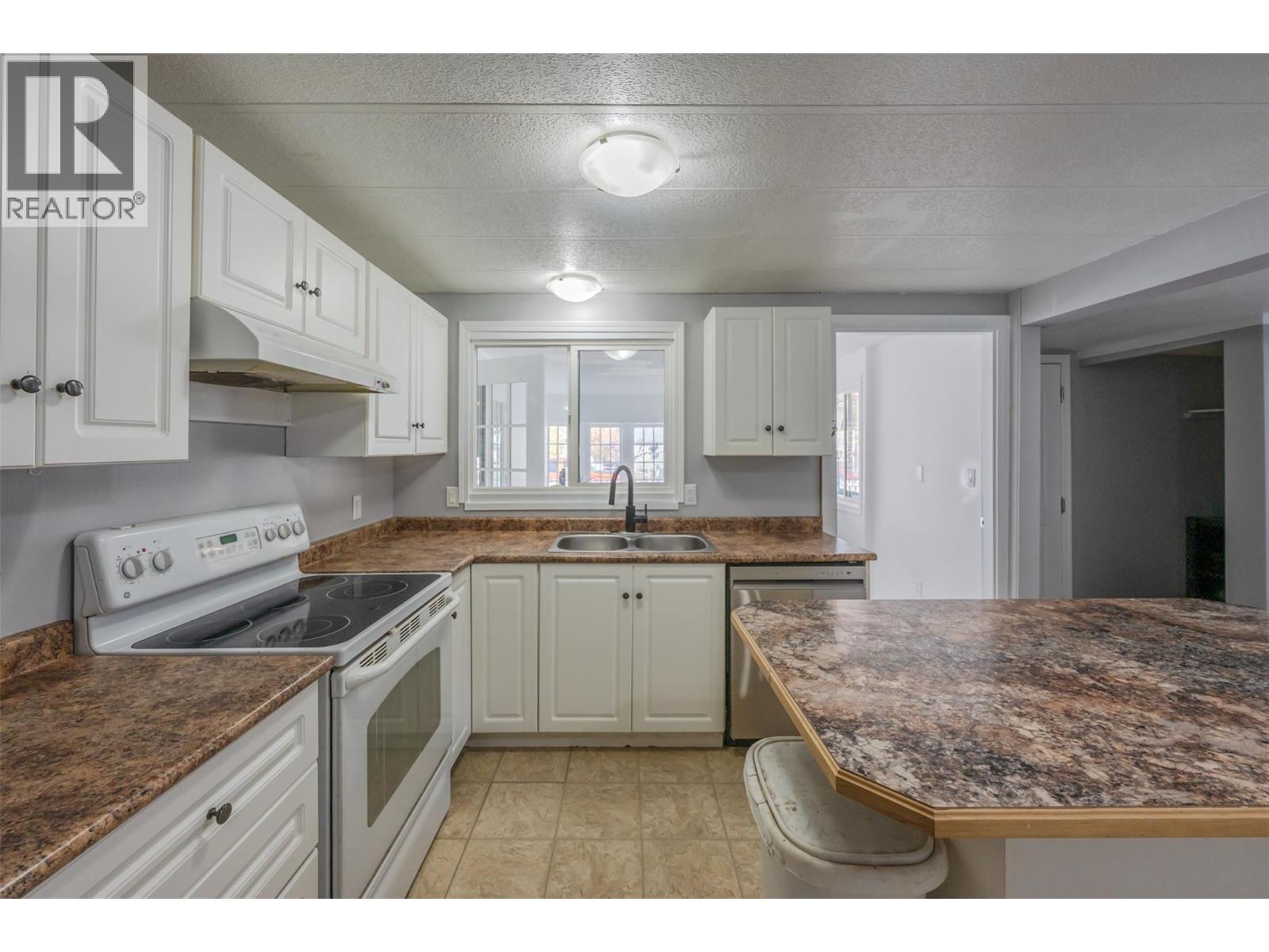  411 6th Avenue, Keremeos