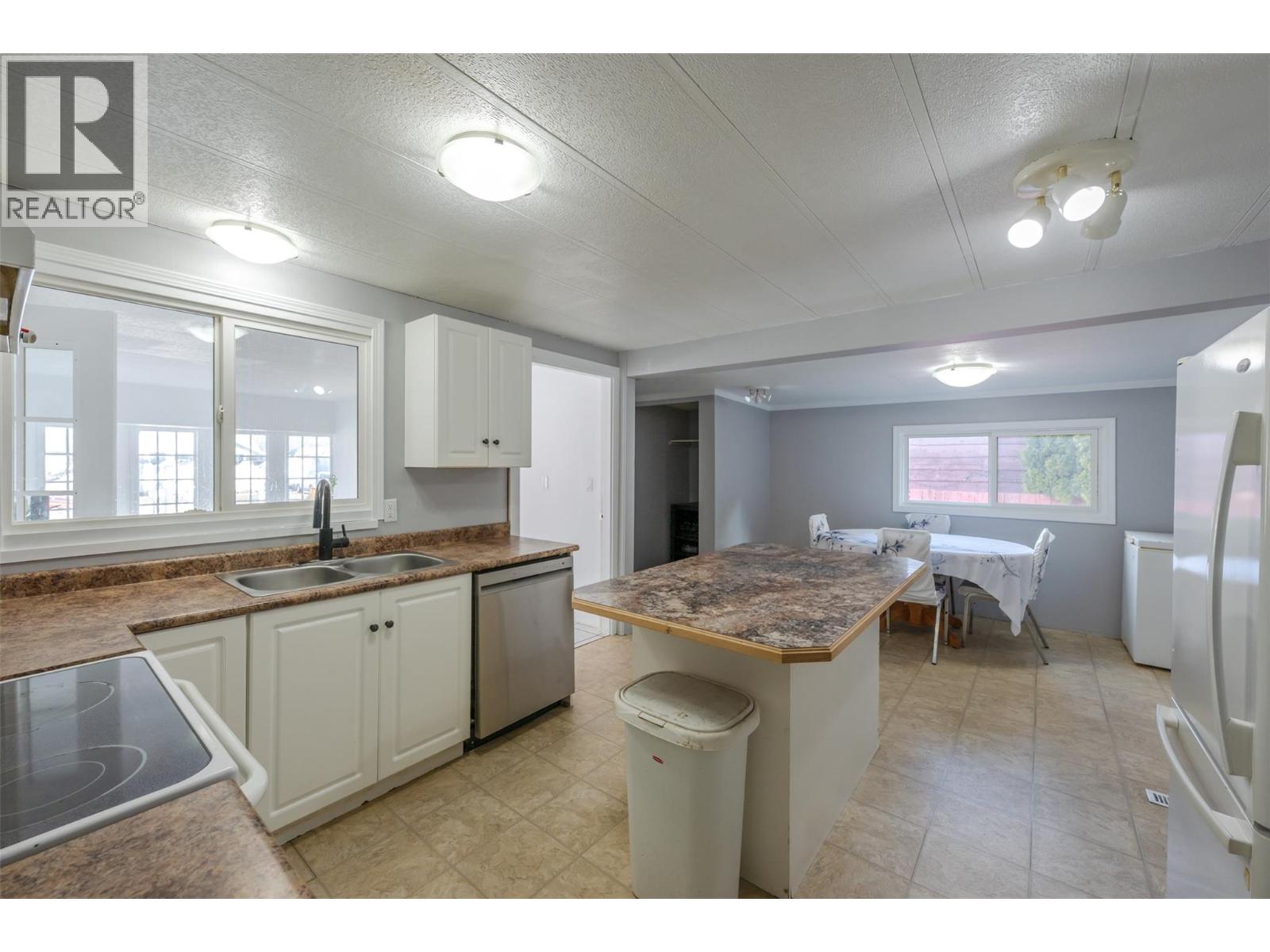  411 6th Avenue, Keremeos