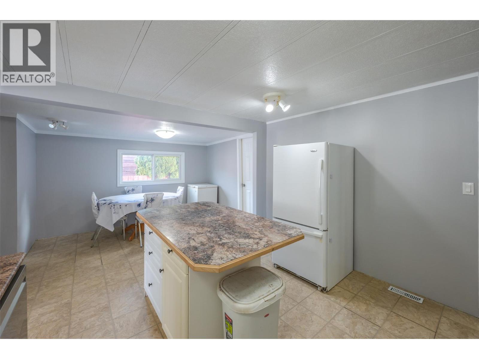  411 6th Avenue, Keremeos