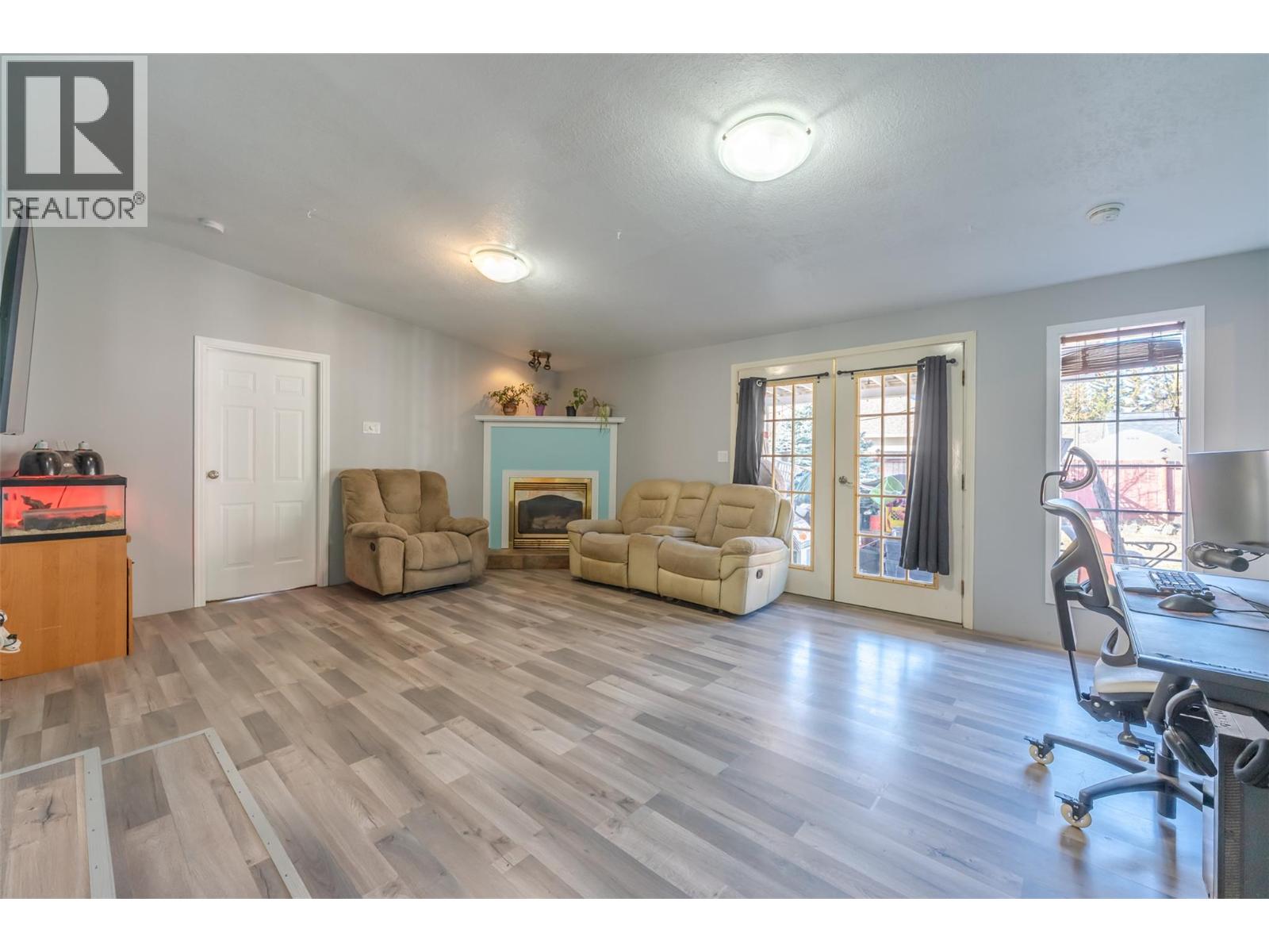  411 6th Avenue, Keremeos