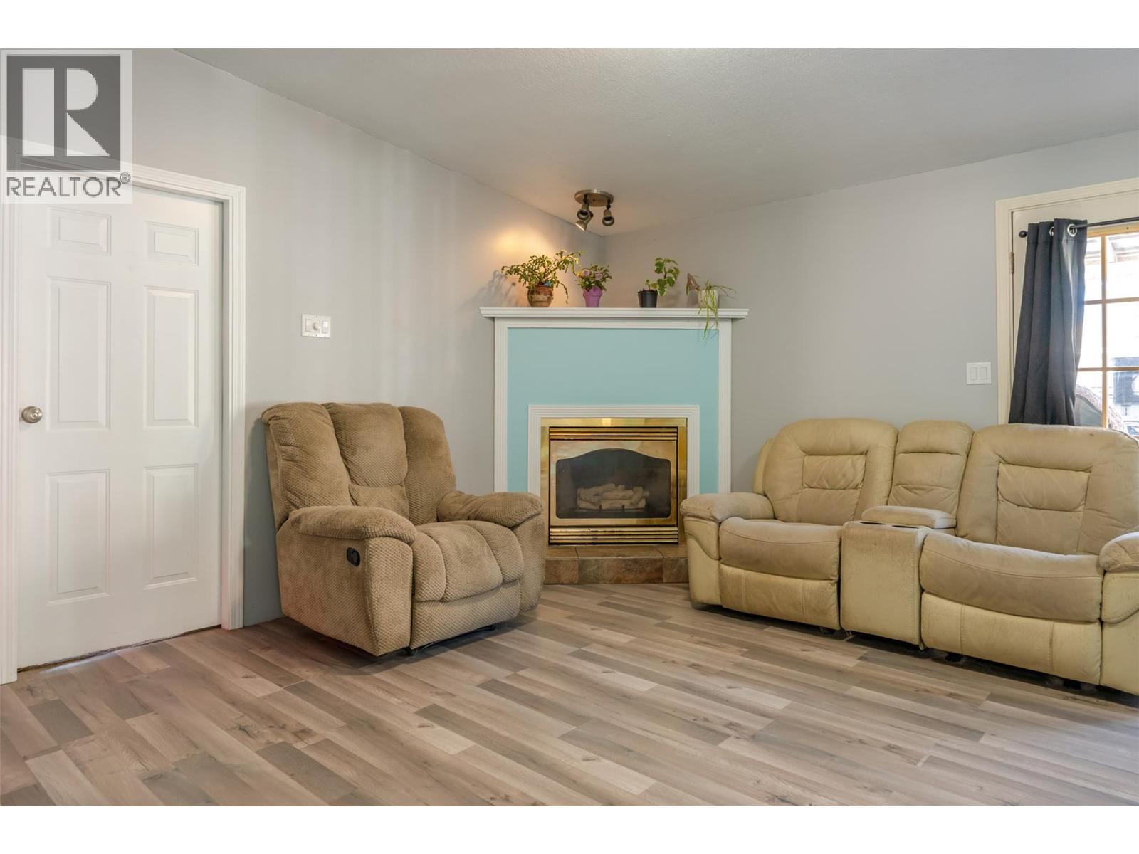  411 6th Avenue, Keremeos