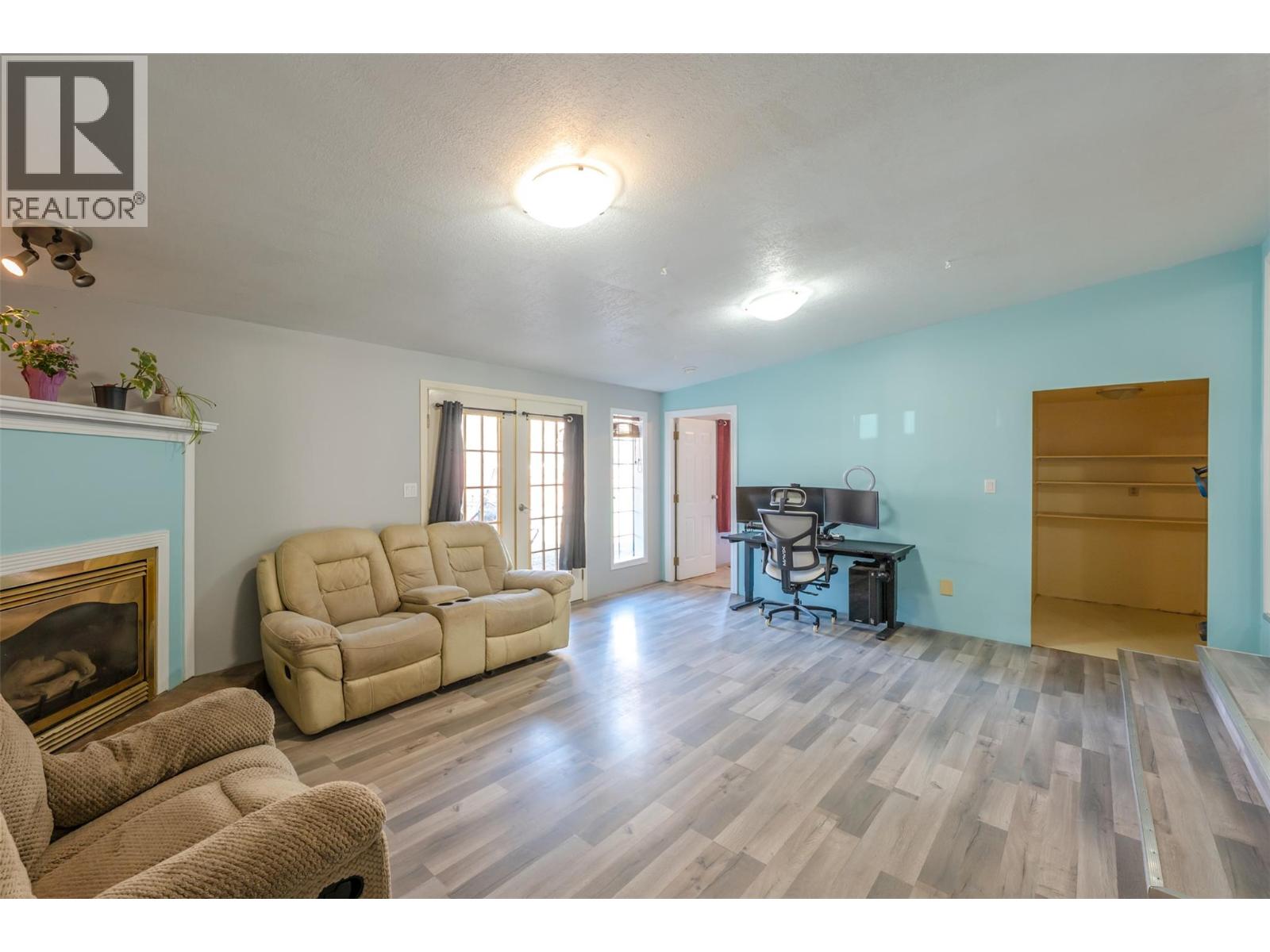  411 6th Avenue, Keremeos