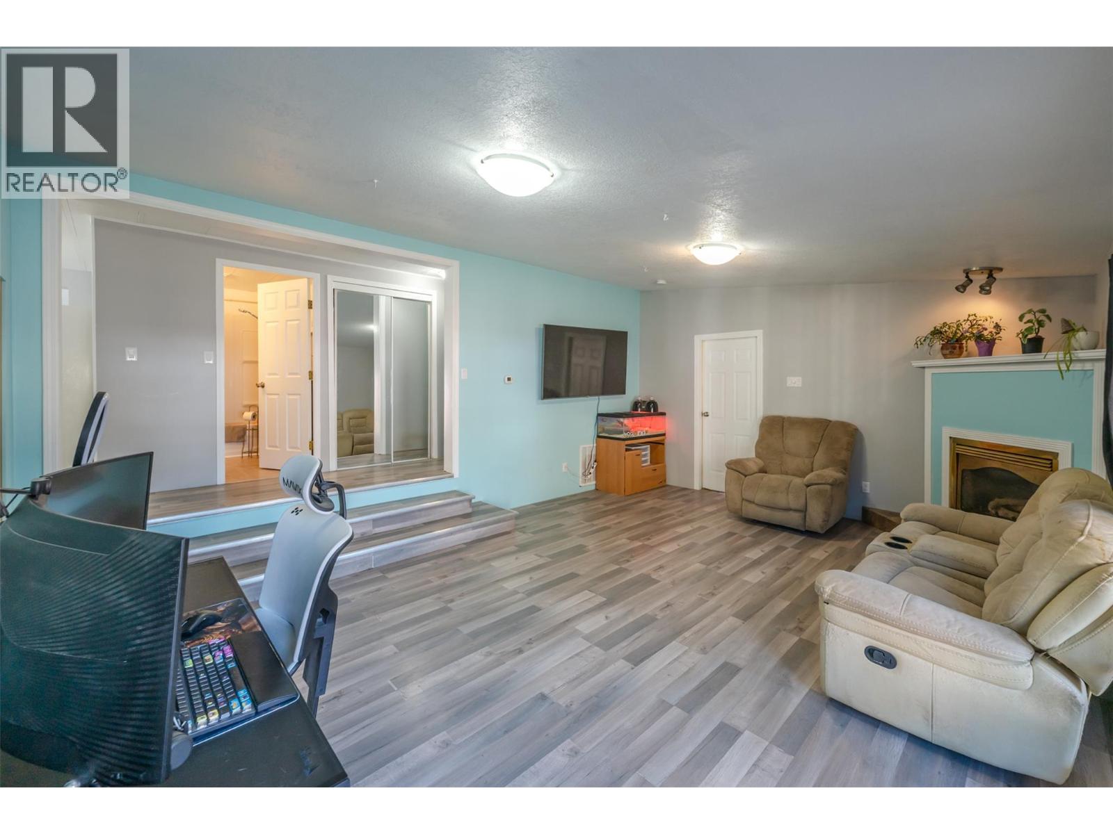  411 6th Avenue, Keremeos