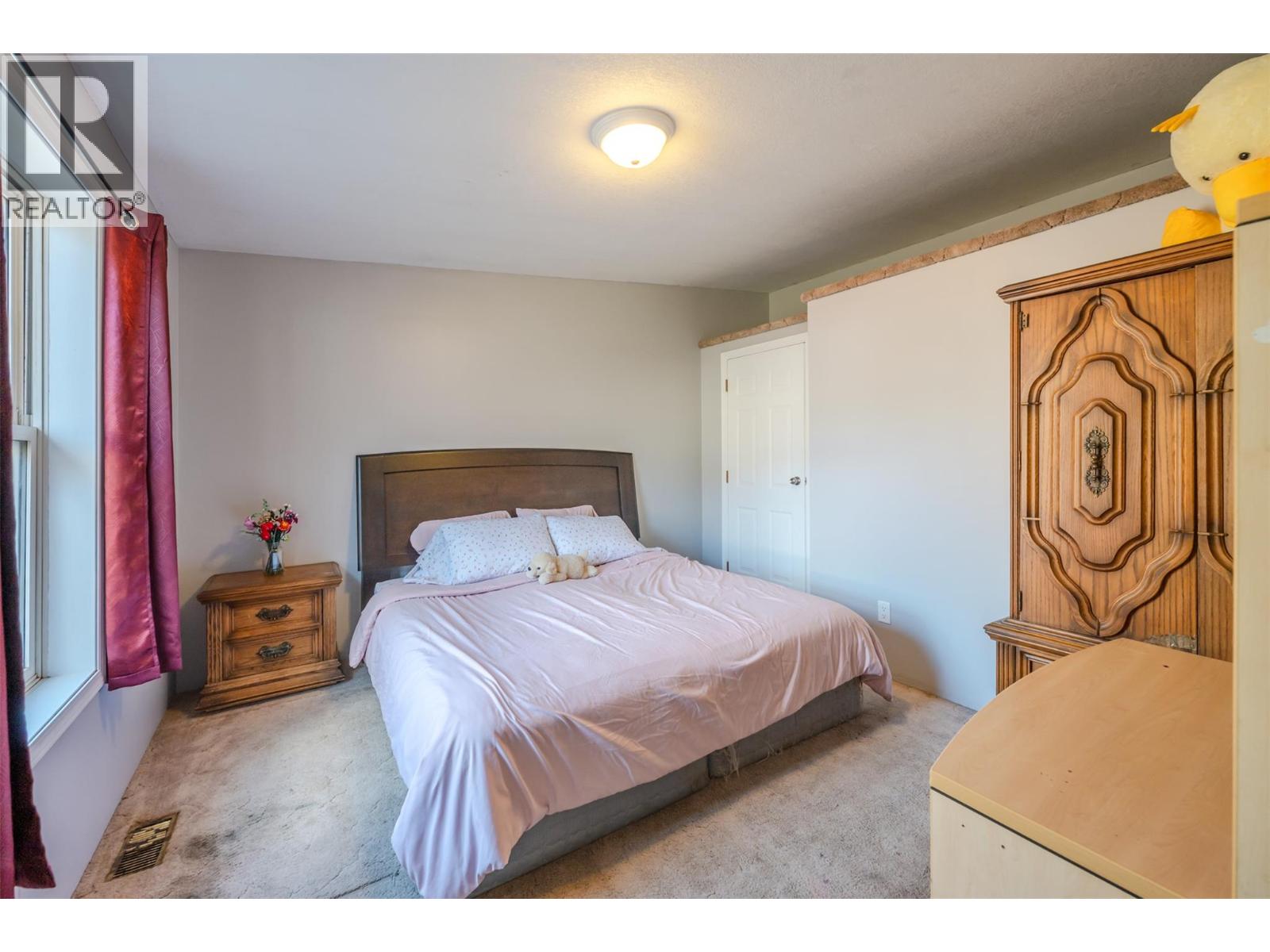  411 6th Avenue, Keremeos