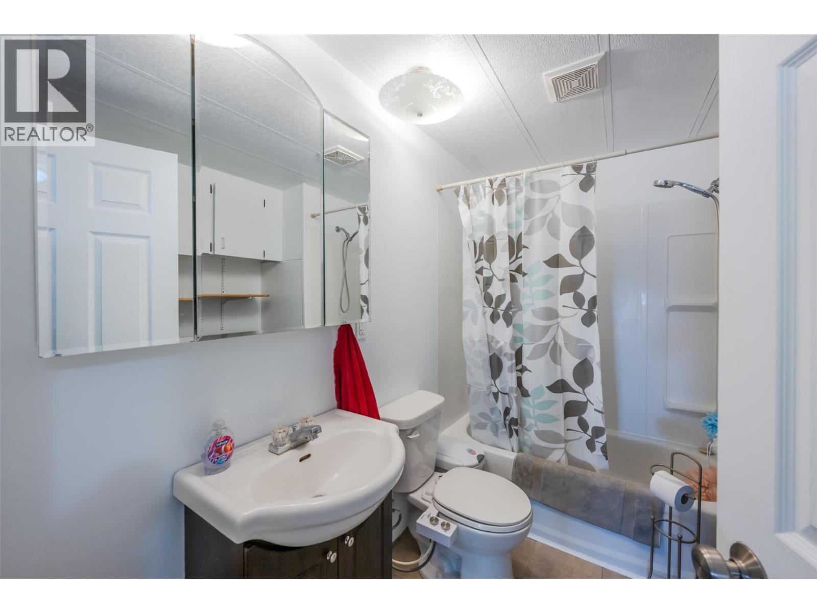  411 6th Avenue, Keremeos