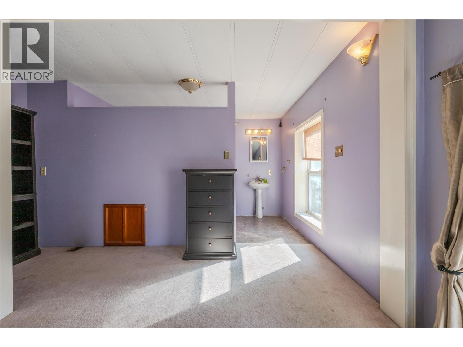  411 6th Avenue, Keremeos